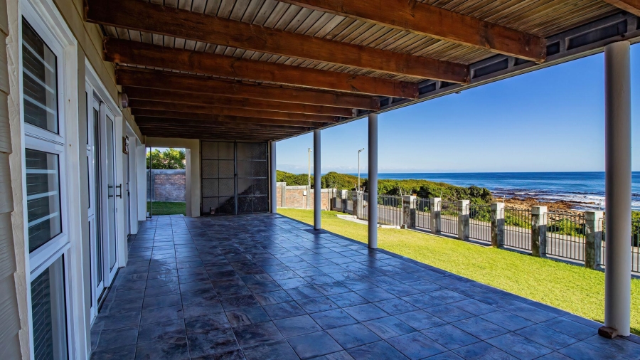 4 Bedroom Property for Sale in Perlemoenbaai Western Cape